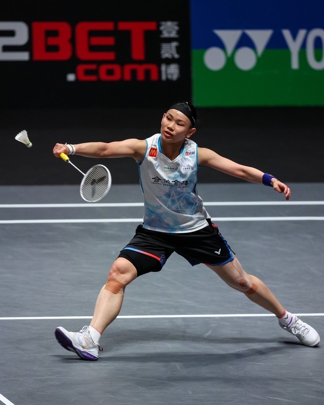 Dai Tzu Ying ( 戴資穎) menjatuhkan He Bingjiao (何冰嬌) dan mara ke pusingan separuh akhir perseorangan wanita di Kejohanan Badminton All England