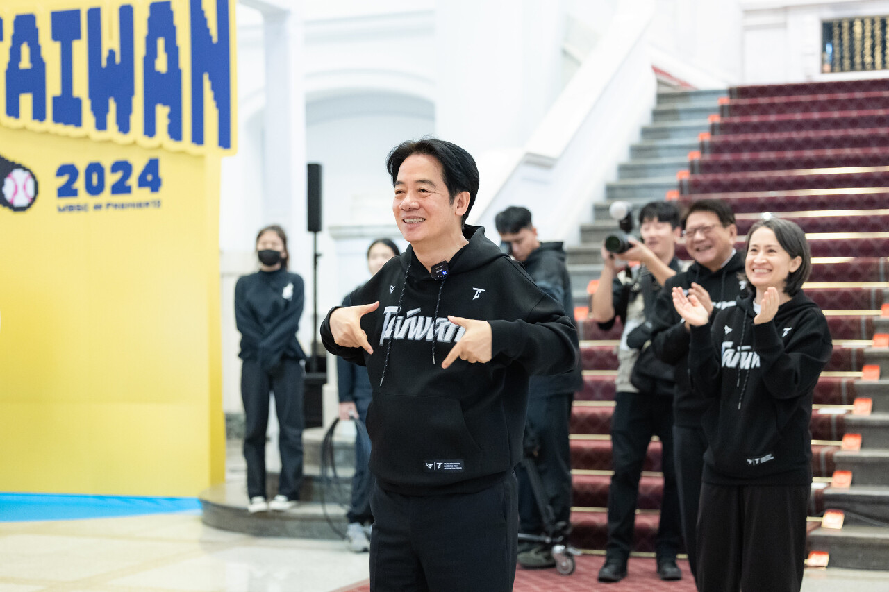 12 Terbaik / Merayakan Kemenangan Pasukan Besbol Taiwan. Presiden Lai: Terima Kasih kerana Membawa Taiwan ke Tempat Pertama di Dunia, Bersatu Kita Boleh Pergi Lebih Jauh.